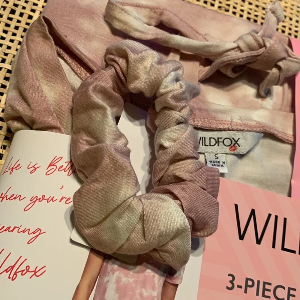 WildFox Women’s Short Set with Scrunchie